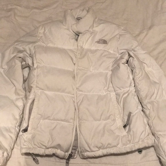 Women’s medium north face puffy jacket - Picture 3 of 3